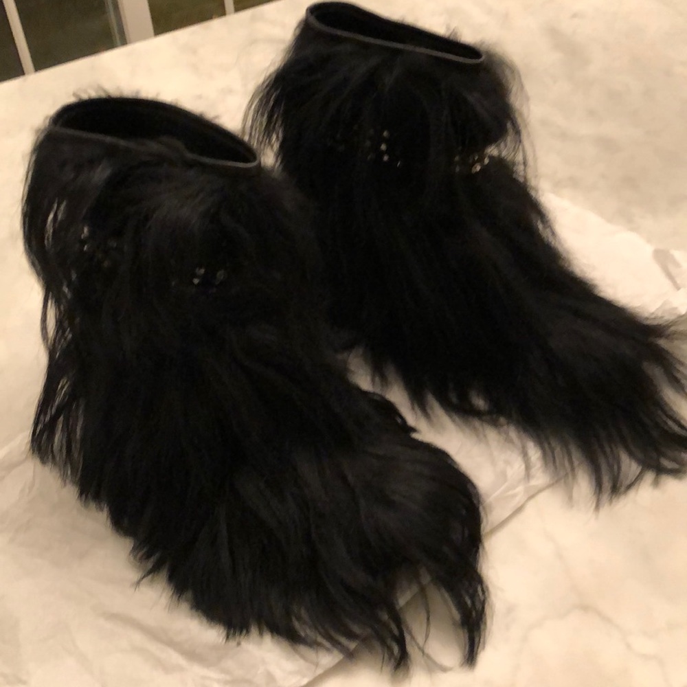 Black fur boots
